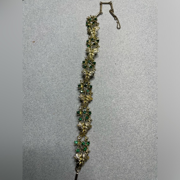 Vintage 16” Collar Necklace Green & White Rhinestones On Golden Leaves Glamorous - Picture 7 of 8
